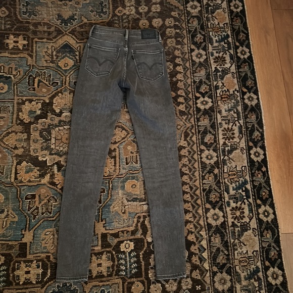 Levis high rise skinny 701 jeans - Picture 3 of 4